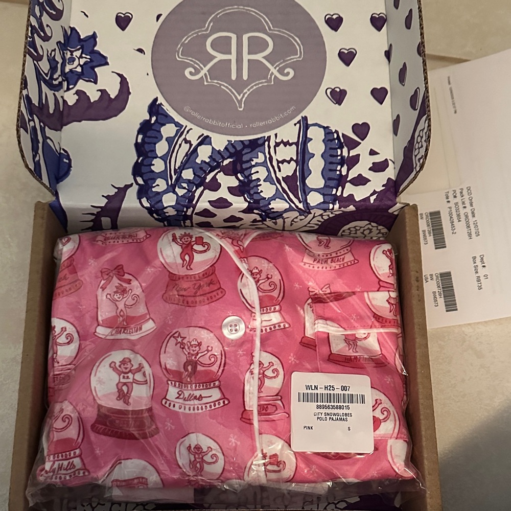 Roller Rabbit Pink and White city snow globe shorts and short sleeve pjs - Picture 4 of 5